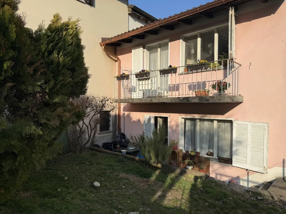 Losone - Haus im Dorfkern (Nucleo) mit zwei 2-Zimmer-Wohnungen