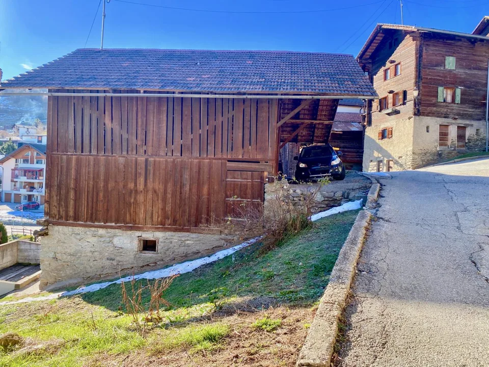 Casa moderna di 4,5 stanze con progetto dell'architetto nel cuore del vecchio villaggio di Vex – foto 8 di 13