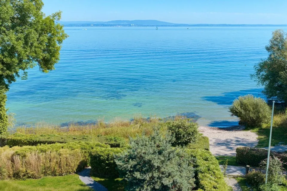10 Minuten ab Bottighofen: Moderne Villa mit Seeanstoss, Pool und Wellness