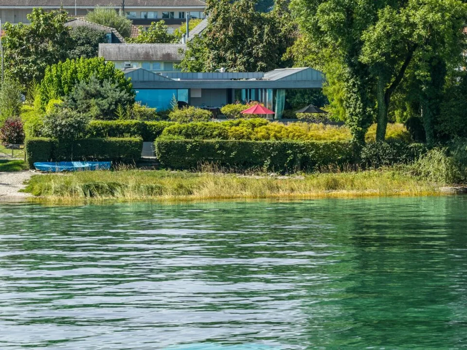 10 Minuten ab Bottighofen: Moderne Villa mit Seeanstoss, Pool und Wellness
