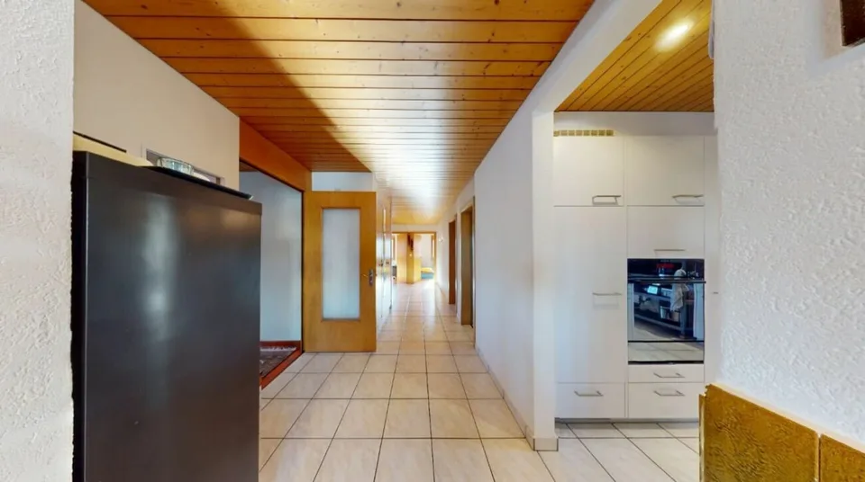 Exclusive 8-room single-family house with a separate apartment, large garden, and workshop garage in a rural location – photo 7 of 13