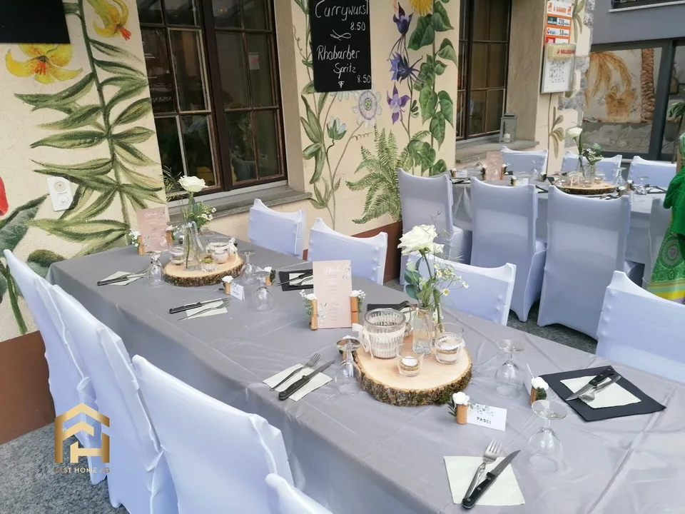 Restaurant avec diverses salles et un grand potentiel de réutilisation au centre