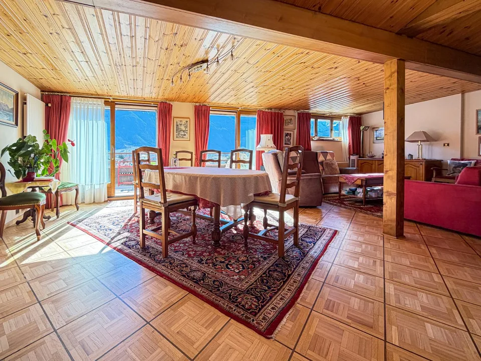 Im Zentrum von Fully/VS, unglaubliches Dachgeschoss-Apartment mit 5,5 Zimmern