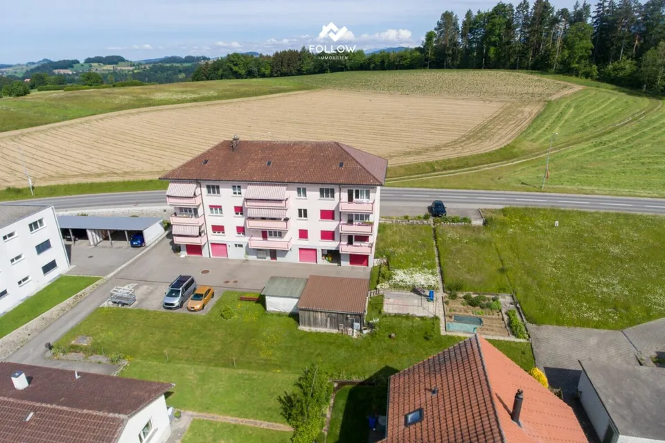Mehrfamilienhaus mit Entwicklungspotenzial und zusätzlicher Bauparzelle in Heitenried