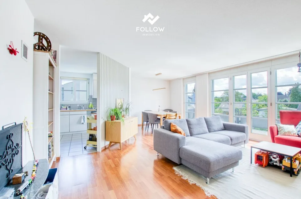Gemütlichkeit, Platz und ruhige Lage: Helle Wohnung mit Balkon und Lift