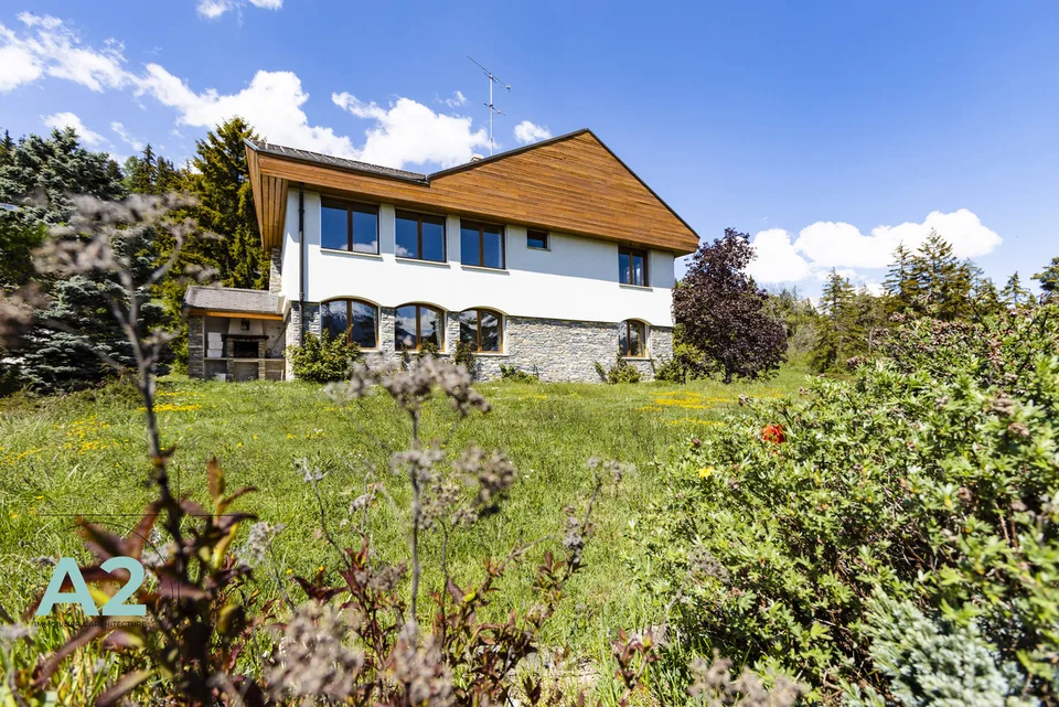 Propriété unique, de caractère avec vue imprenable et excellent ensoleillement