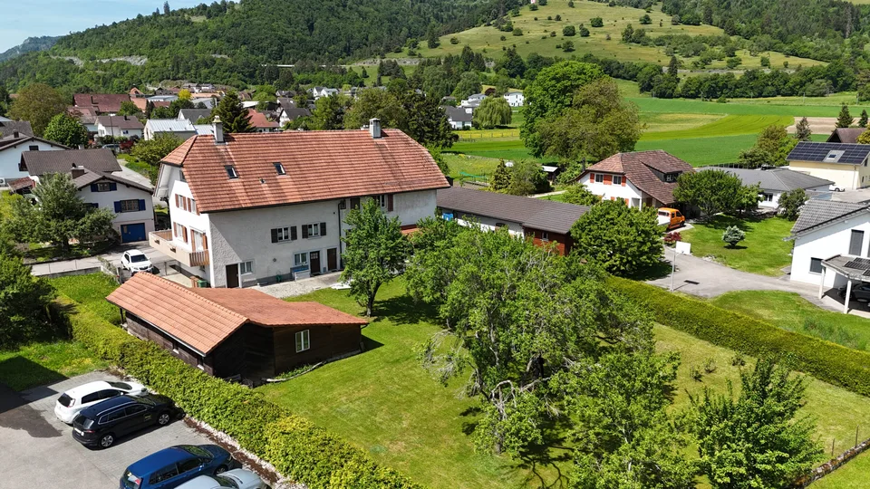 À vendre à Glovelier immeuble de 3 appartements et grand terrain
