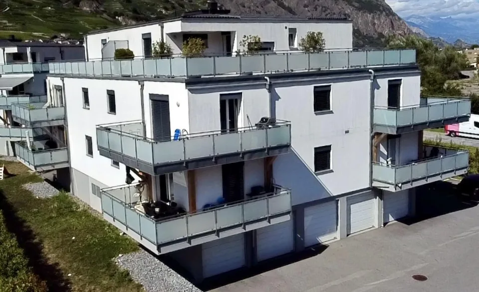 Appartamenti di 2,5 locali in vendita a Fully, posizione ricercata con garage e posto auto privato