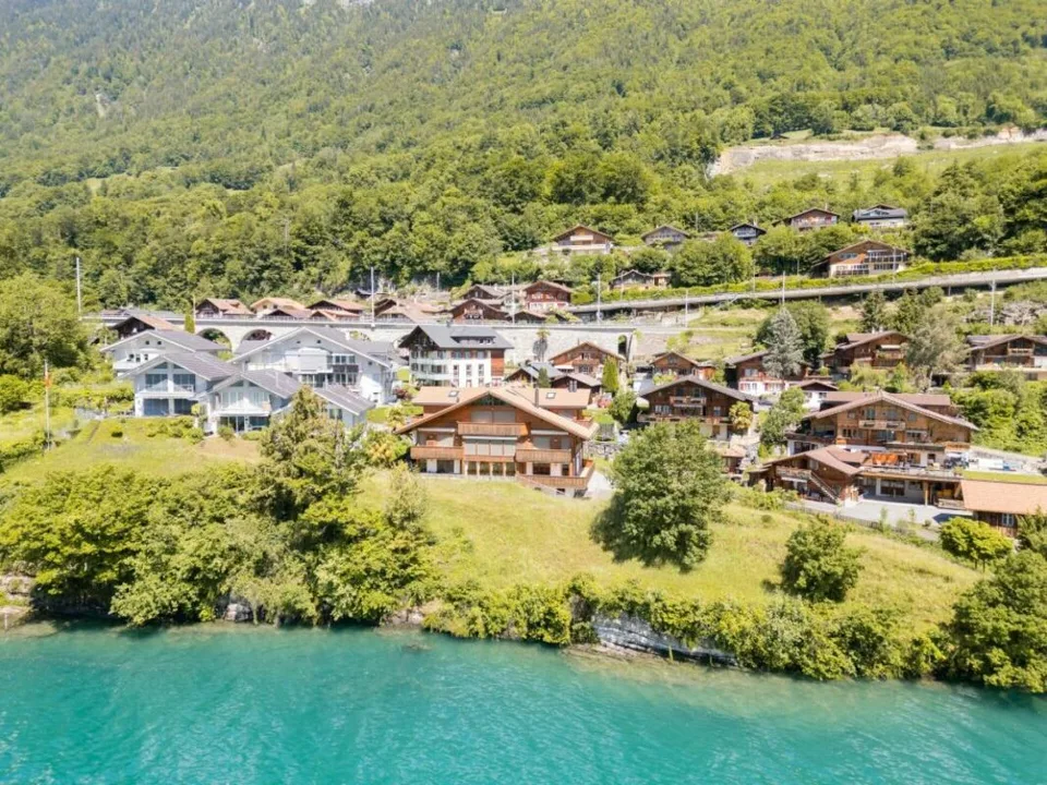 Wunderschöne 4.5-Zimmerwohnung mit Bootsplatz und Seesicht, Chalet Brienzersee