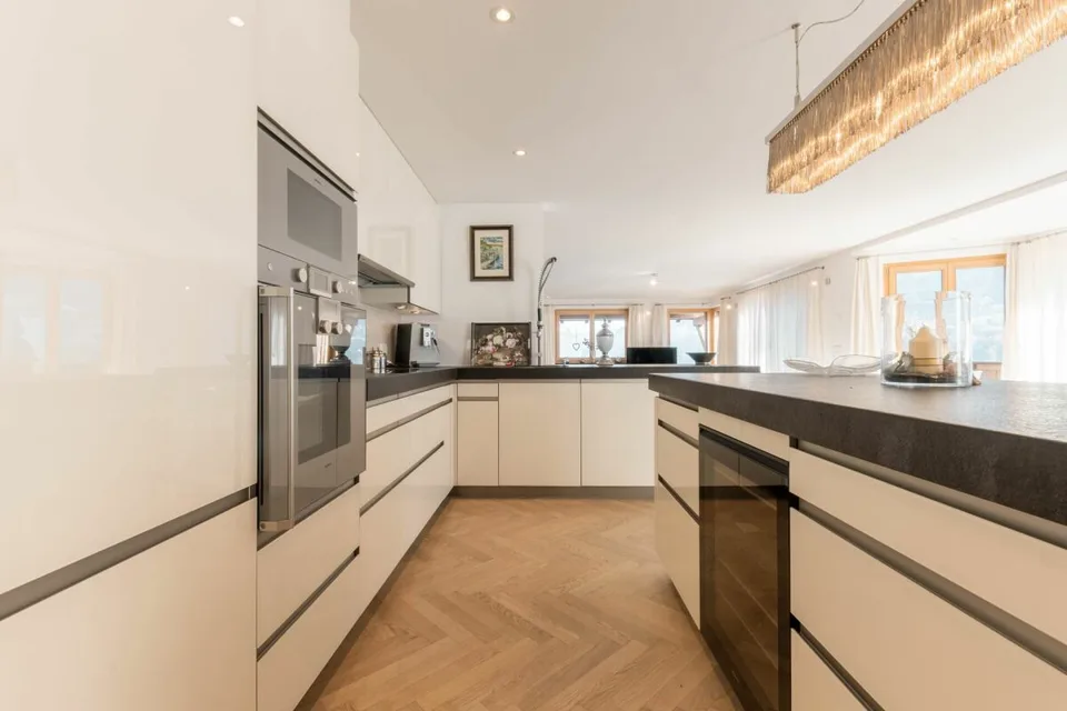 Beautiful 4.5-room apartment with boat space and lake view, Chalet Brienzersee – photo 8 of 13