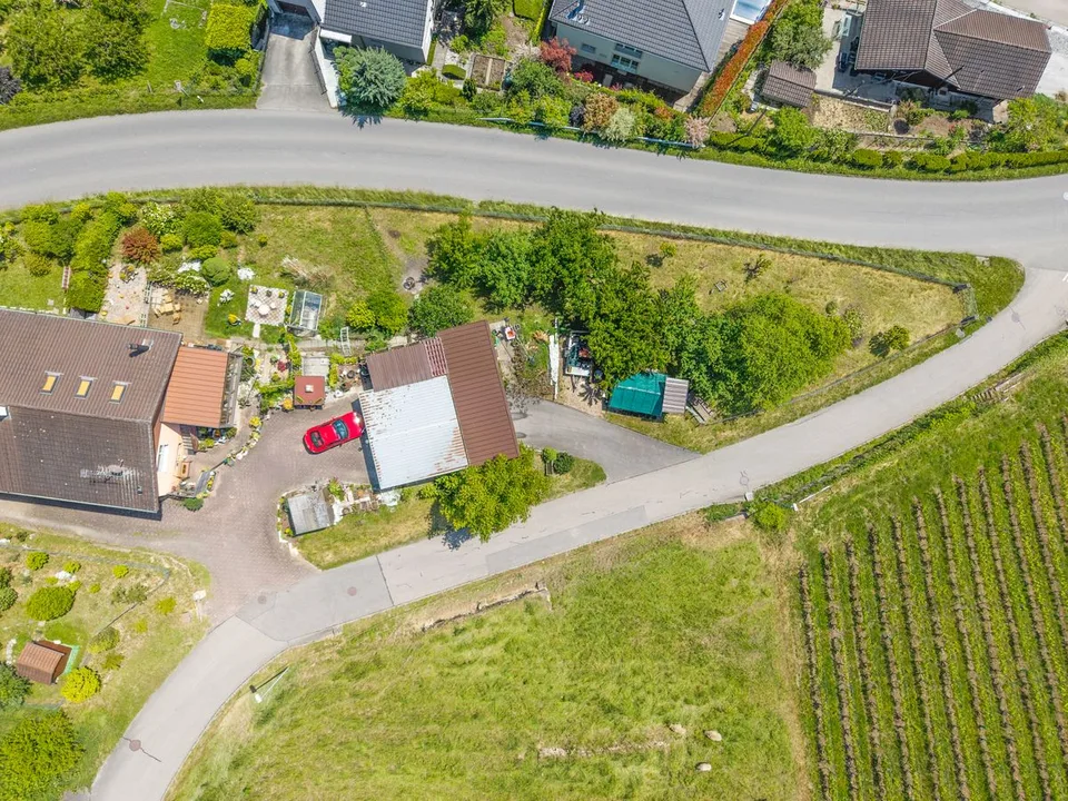 Magnifico terreno con vista sul Lago di Morat e possibilità di costruire un appartamento o una casa