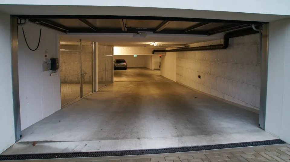 Posti auto sotterranei privati con uscita piana