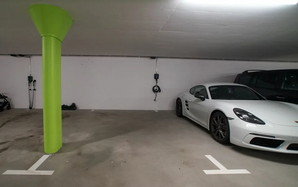 Private Tiefgaragenplätze mit flacher Ausfahrt