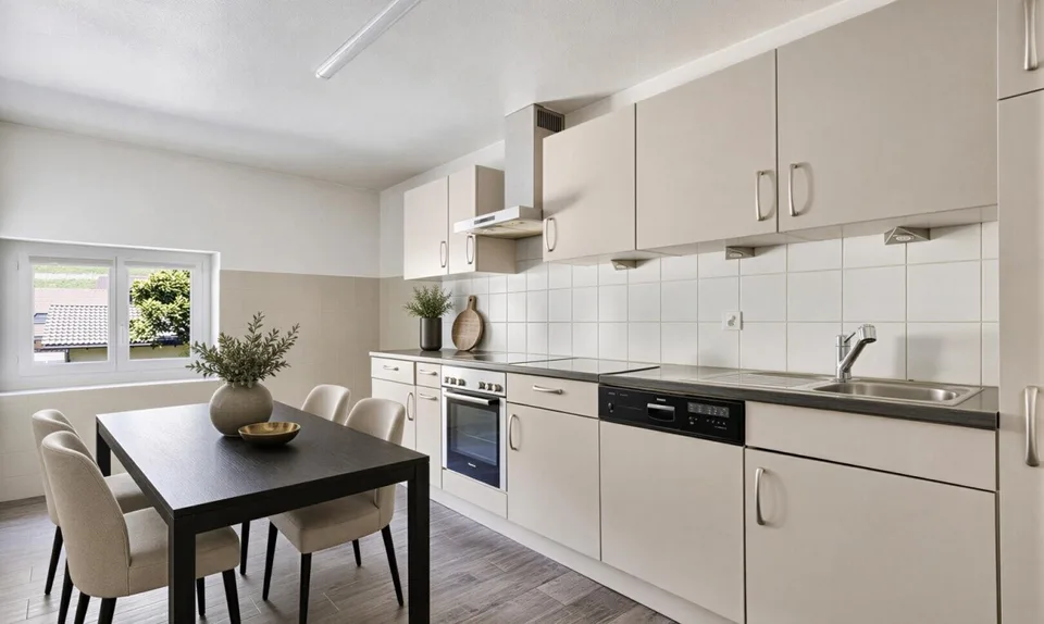 Opportunità Rara a Leytron: Casa di Villaggio con Molteplici Possibilità