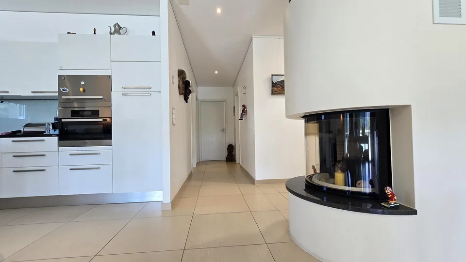 Appartement 4.5 pièces à Sion au 5ème et dernier étage au bord du Rhône: confortable, rafraichissant et unique.