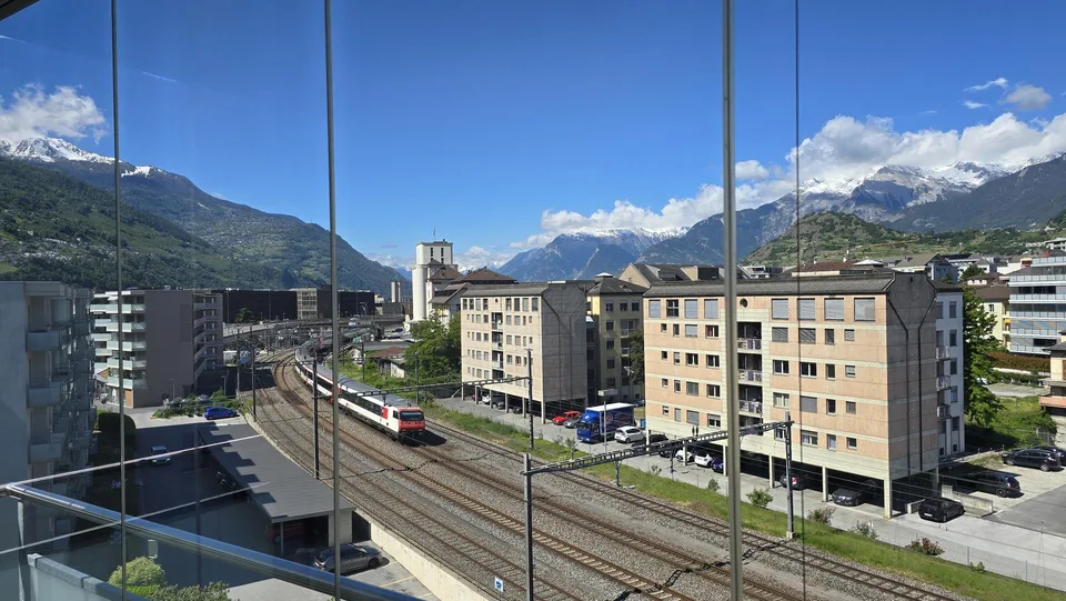 Appartement 4.5 pièces à Sion au 5ème et dernier étage au bord du Rhône: confortable, rafraichissant et unique. – Foto 10 von 13