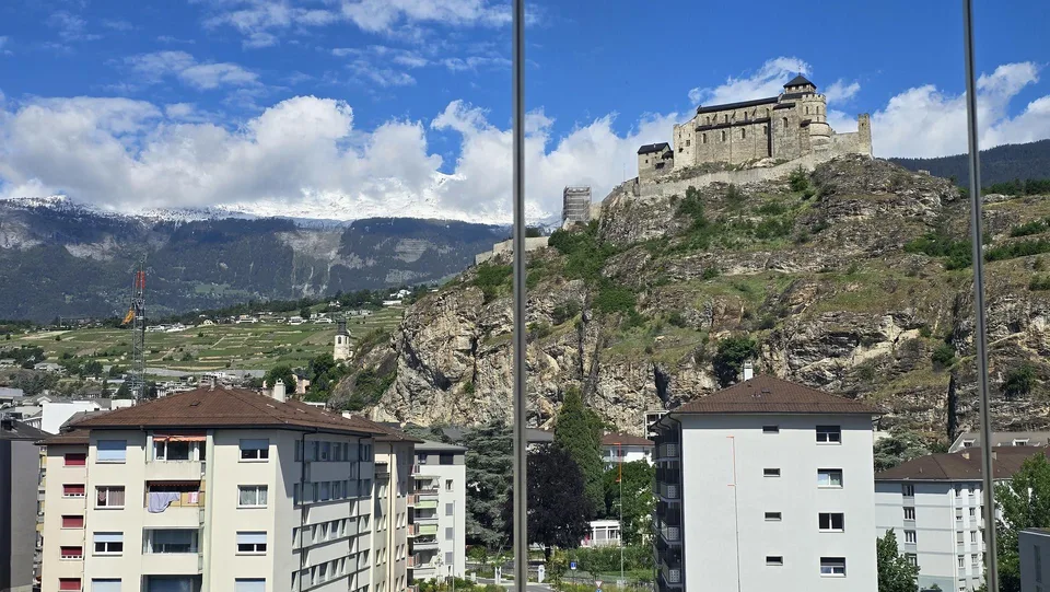 3,5-Zimmer-Wohnung in Sion im 5. und letzten Stock am Ufer der Rhône für einen komfortablen, erfrischenden und einzigartigen Raum