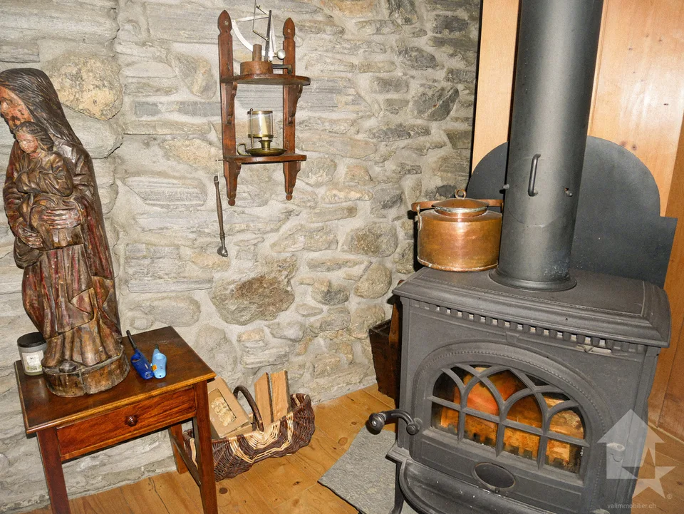 Charmantes Steinhaus im Dorf auf 3 Ebenen und Cartnotzet!