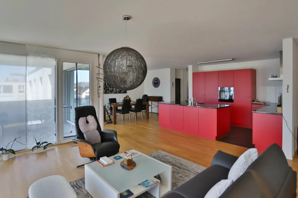 Light-flooded and comfortable spacious