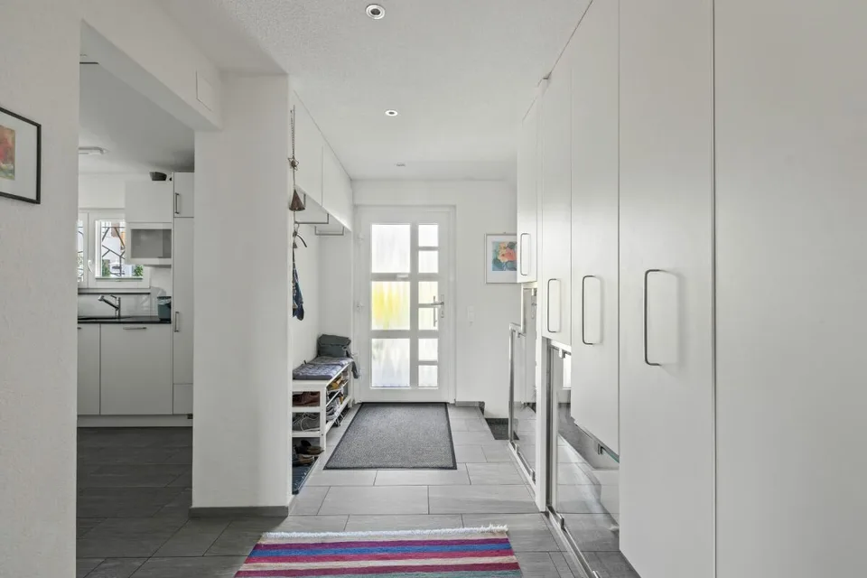 Gepflegtes Zweifamilienhaus mit Charme, Rendite und Freiheit