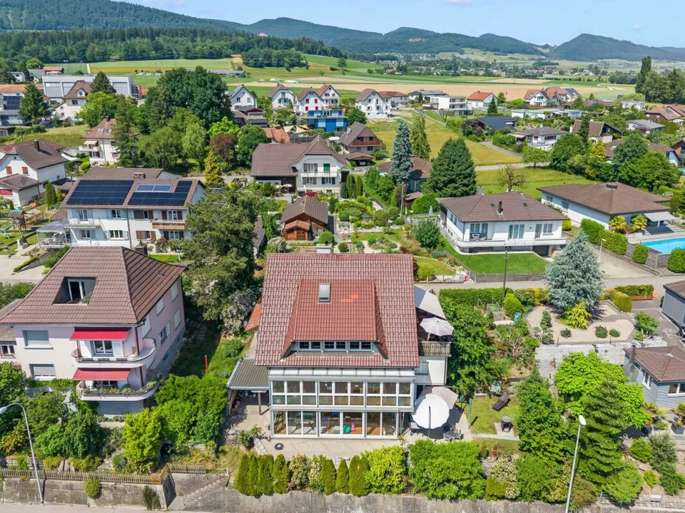 Gepflegtes Zweifamilienhaus mit Charme, Rendite und Freiheit