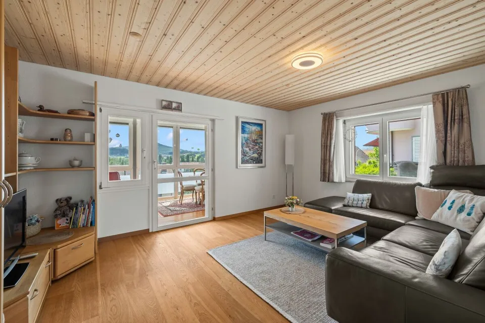 Gepflegtes Zweifamilienhaus mit Charme, Rendite und Freiheit