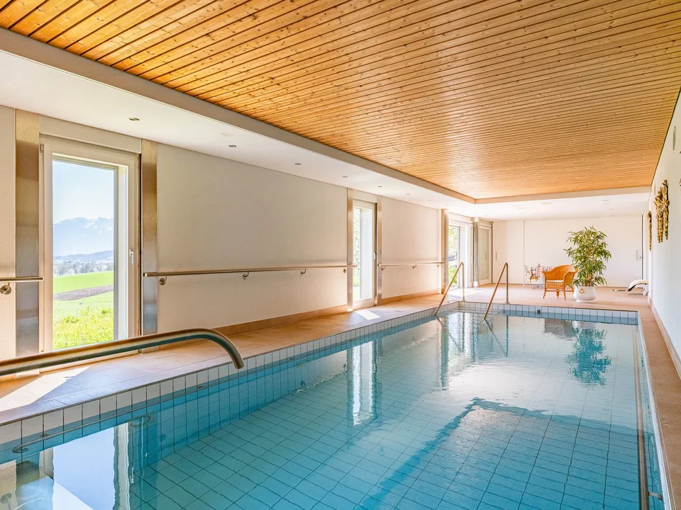 Königlich leben: Landhausvilla mit Bauparzelle – Foto 7 von 13