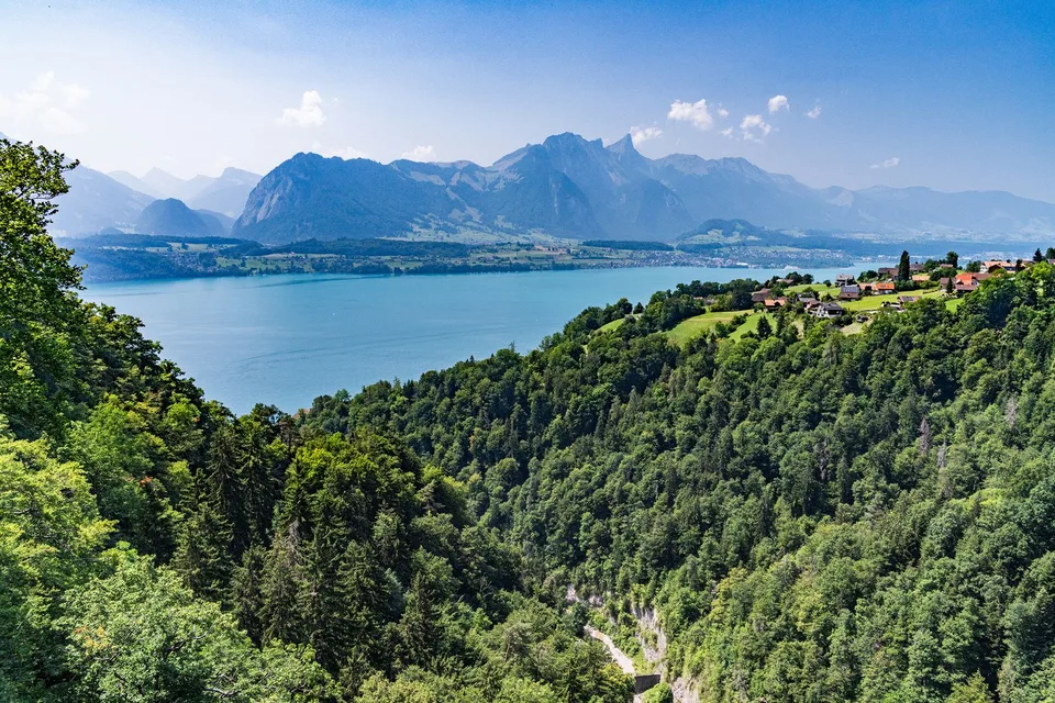 Nouveau projet de construction reblodge - vie moderne avec vue sur le lac et les montagnes à Sigriswil – photo 9 sur 13