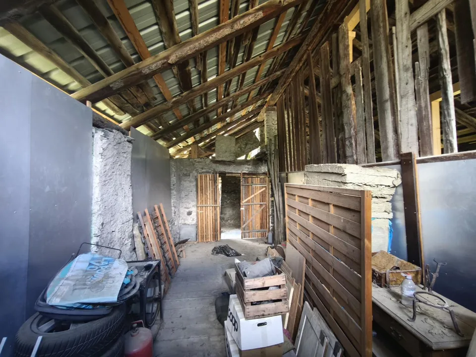 Fienili da ristrutturare su un terreno di 780m2
