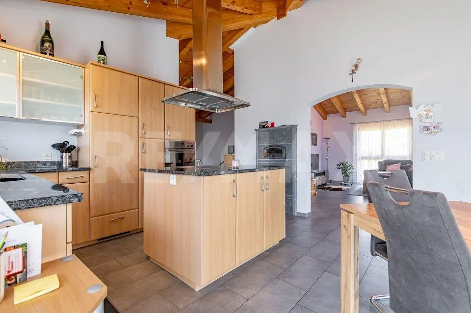 Maison individuelle spacieuse de 7,5 pièces avec vue sur la montagne à Birgisch