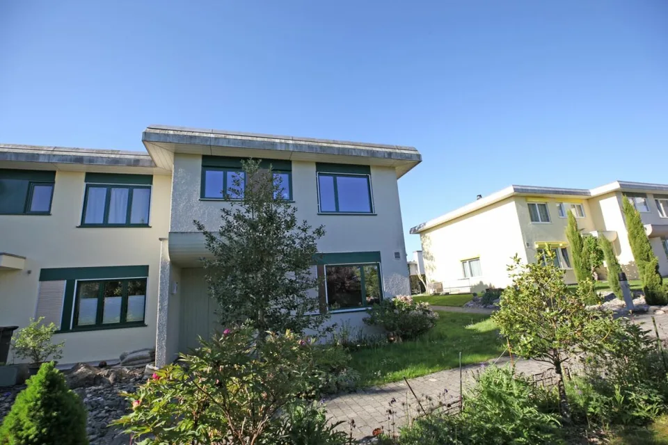 Maison d'angle de 4,5 pièces avec jardin