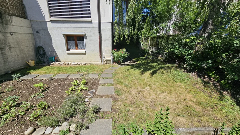 In vendita a Soyhières appartamento di 2,5 locali al piano giardino