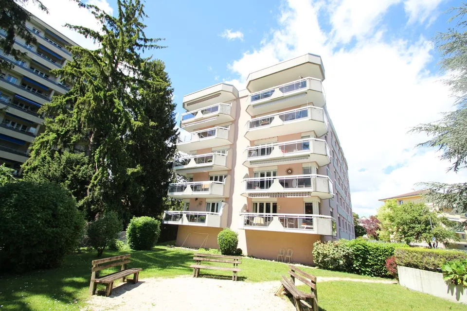 Appartement 4.5 pièces, situé au 1er étage avec balcon