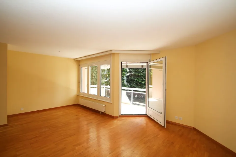 Appartamento di 4.5 locali, situato al 1° piano con balcone