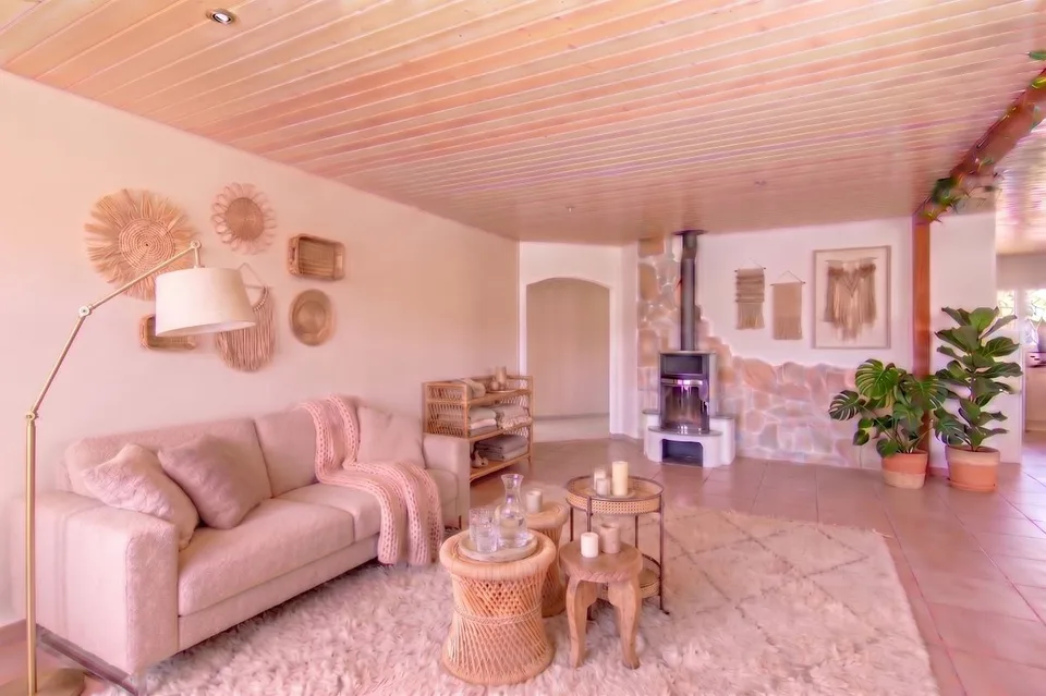 Exlusivité - Maison familiale avec grand terrain,lumière exceptionnelle et un porentiel d'agrandissement.
