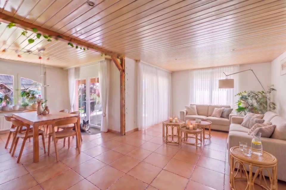 Exlusivité - Maison familiale avec grand terrain,lumière exceptionnelle et un porentiel d'agrandissement.