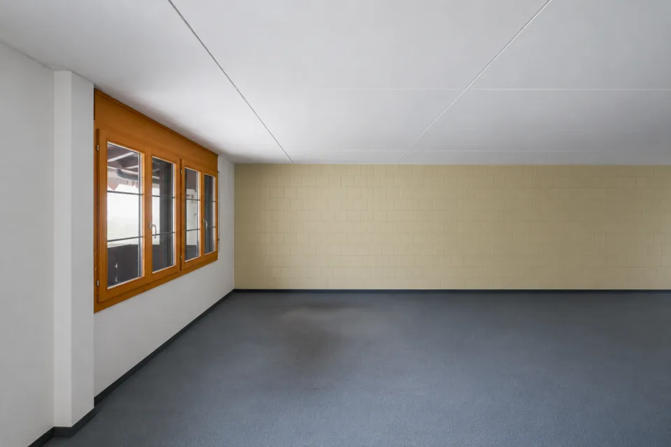 Espace spacieux avec potentiel pour un appartement de 3.5 - 4.5 pièces dans un emplacement central