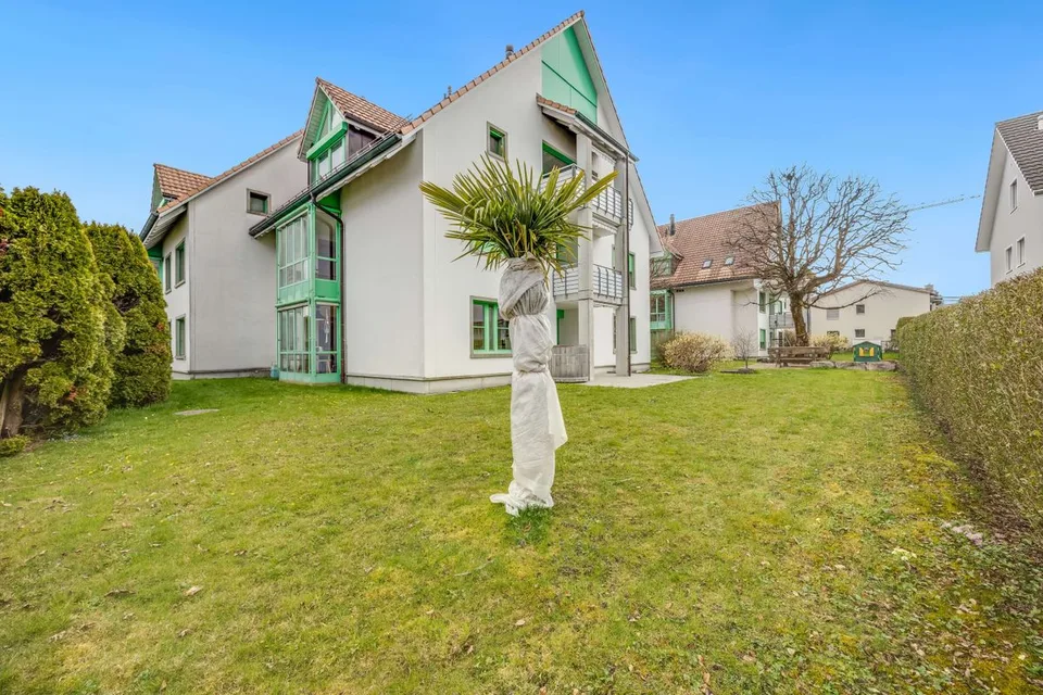 Grosszügige 3.5-Zimmer-Gartenwohnung mit 108 m² , Ruhe, Sonne &amp; Nähe Zürichsee