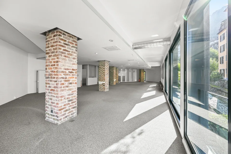 MONTREUX - SPAZIO AMMINISTRATIVO DI 300 M2