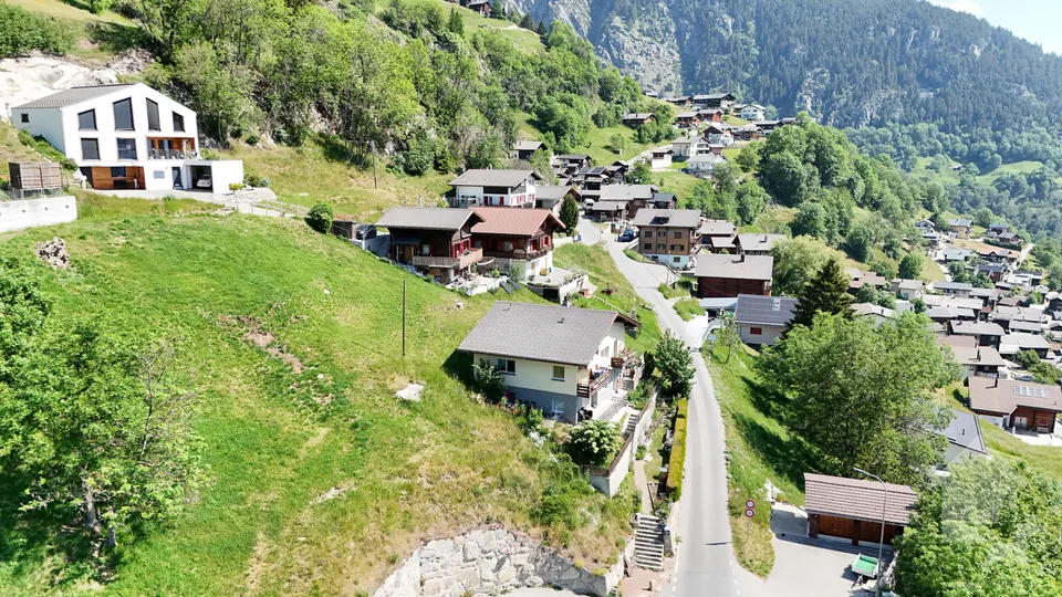 Terreno edificabile soleggiato per casa con 2 appartamenti