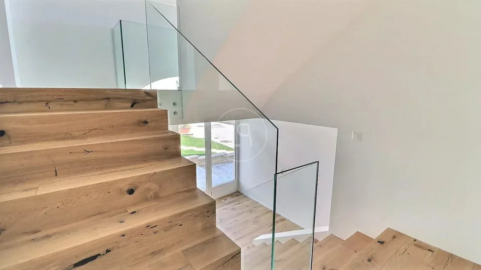 Appartement rénové en duplex avec vue sur le lac proche de Rolle