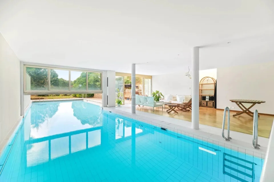 Proprietà affascinante da ristrutturare, vista e piscina interna a St-Légier – foto 13 di 13