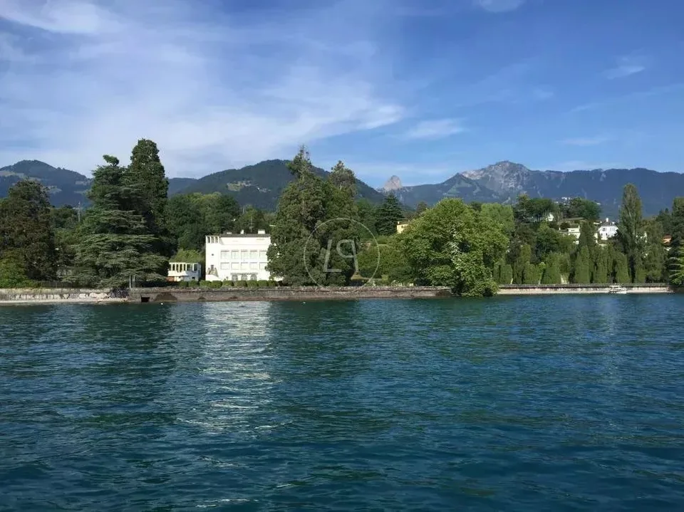 Außergewöhnliches Anwesen mit Füßen im Wasser in der Nähe von Montreux