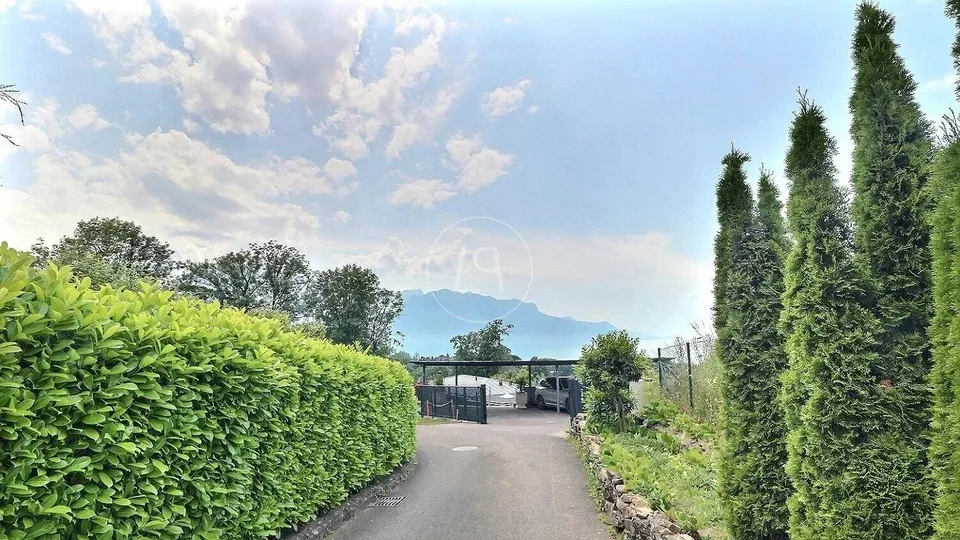 Wunderschönes zeitgenössisches Haus in einer begehrten Gegend von Montreux