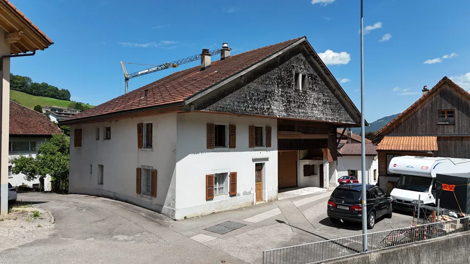 À vendre à Perrefitte maison de 7.5 pièces à rénover