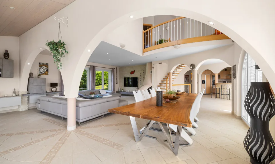 Exceptional house with heated pool! – photo 7 of 13