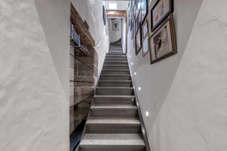 Fall in love with this rare and prestigious property – photo 15 of 15