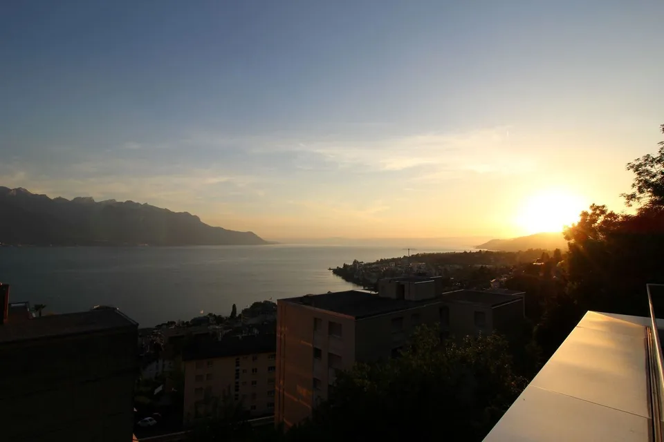 MONTREUX  ( Chernex )
EXCEPTIONNEL ATTIQUE
Vue spectaculaire - piscine