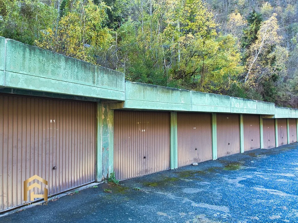 Box de garage pratique dans le meilleur emplacement au-dessus de la station de vallée de Betten