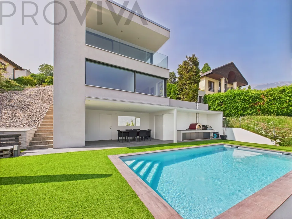 Luxuriöse Villa mit Salzwasserpool und unvergleichlichem Talblick